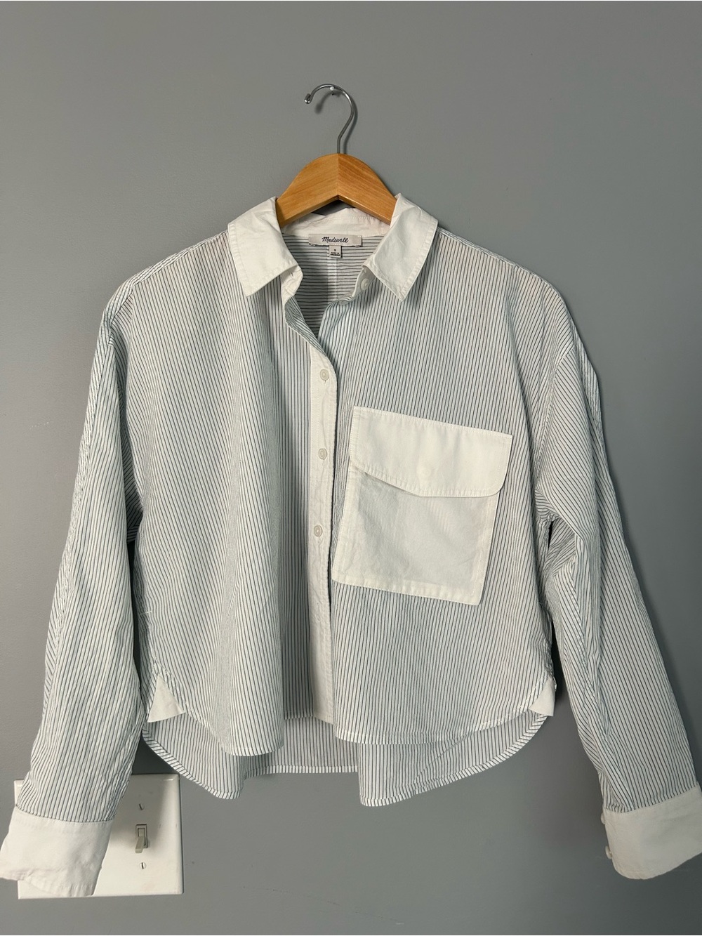 Madewell Cropped Blue-White Stripe Button-Up Shirt with Contrast Pocket